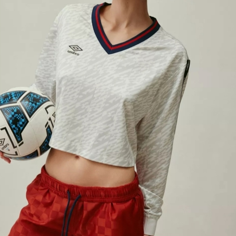 Umbro Top Shirt Cropped Long Sleeves Large NWT Soccer Gym Yoga Athleisure